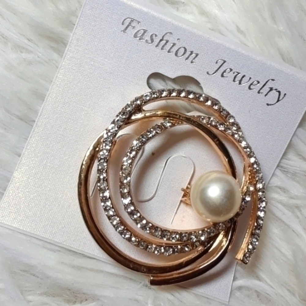 Icy Pearly Focal Spiral Brooch Pin- Gold Tone